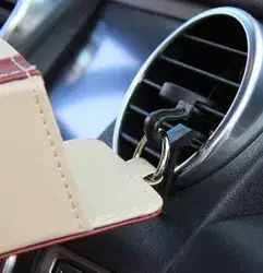 נרתיק רב תכליתי נתלה על פתחי האיוורור.