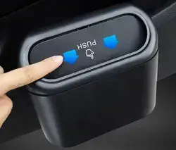 פח אשפה המתחבר לדלת הרכב.